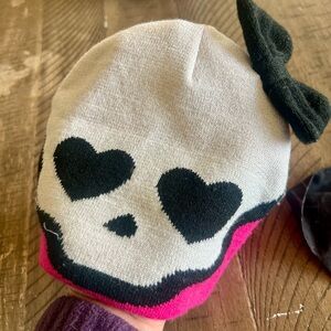 Monster High girls bow beanie and curtain holds